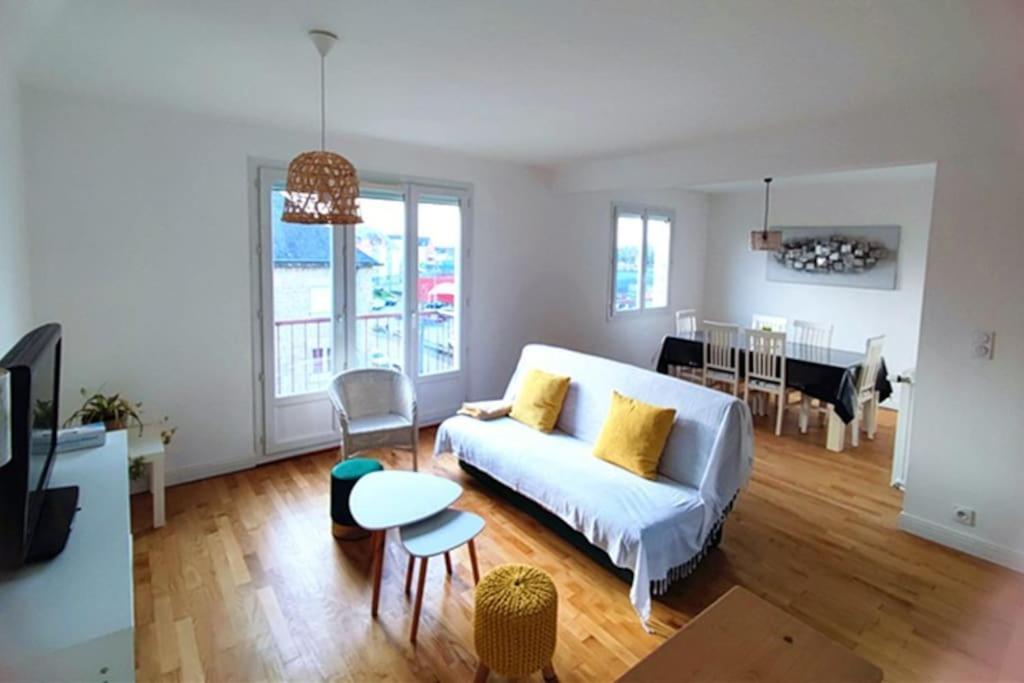 Appartement 76M2 Lumineux Centre Ville Garage Prive 3Ieme Etage Sans Ascenseur Fougères 外观 照片