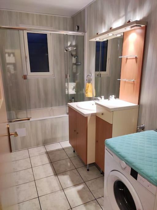 Appartement 76M2 Lumineux Centre Ville Garage Prive 3Ieme Etage Sans Ascenseur Fougères 外观 照片